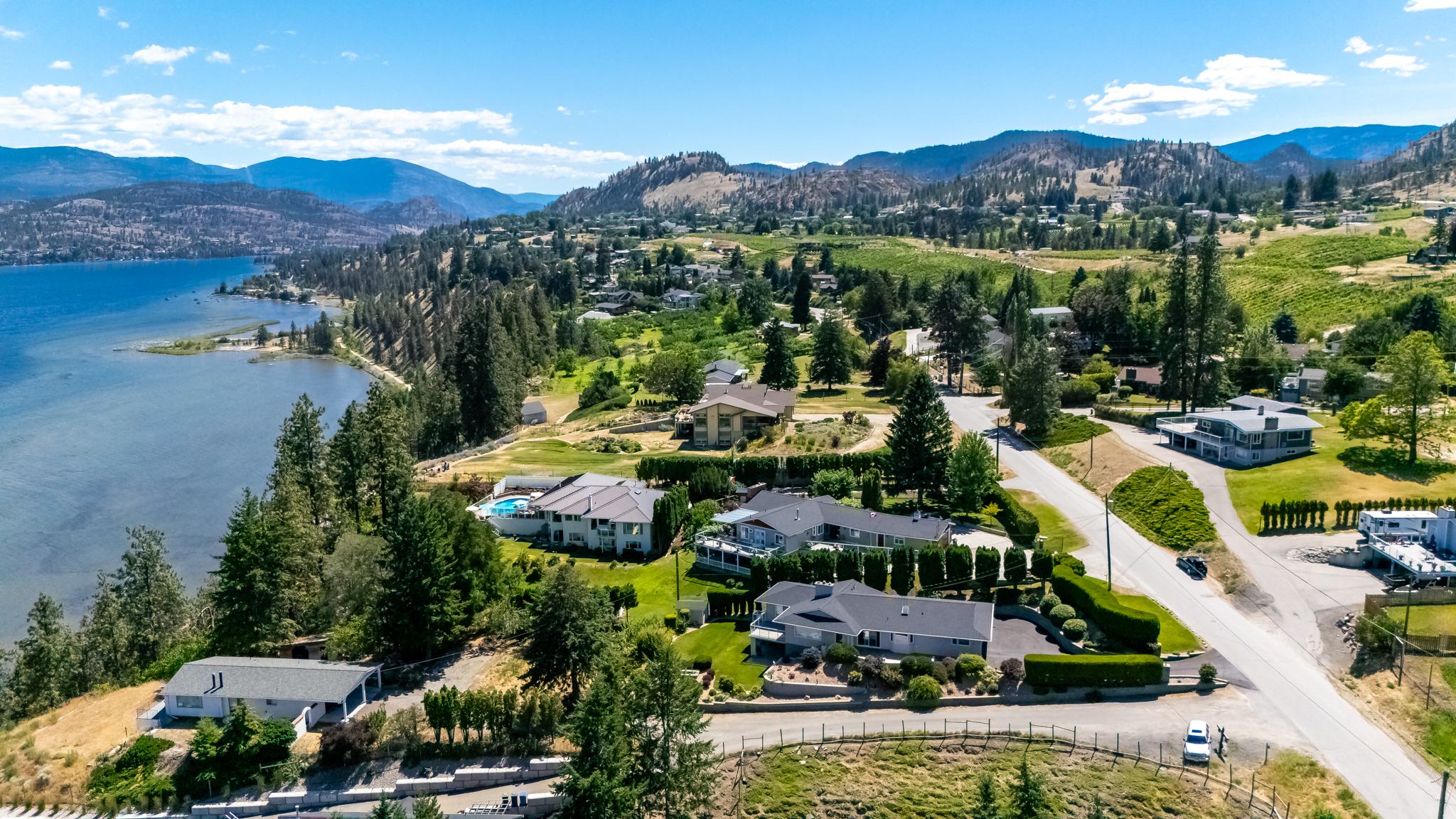 690 Pineview Drive Kaleden V0H 1K0