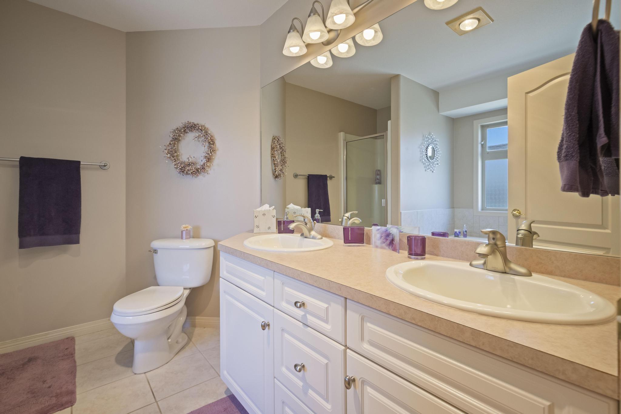 1000 Lone Pine Drive Kelowna V1P 1M7