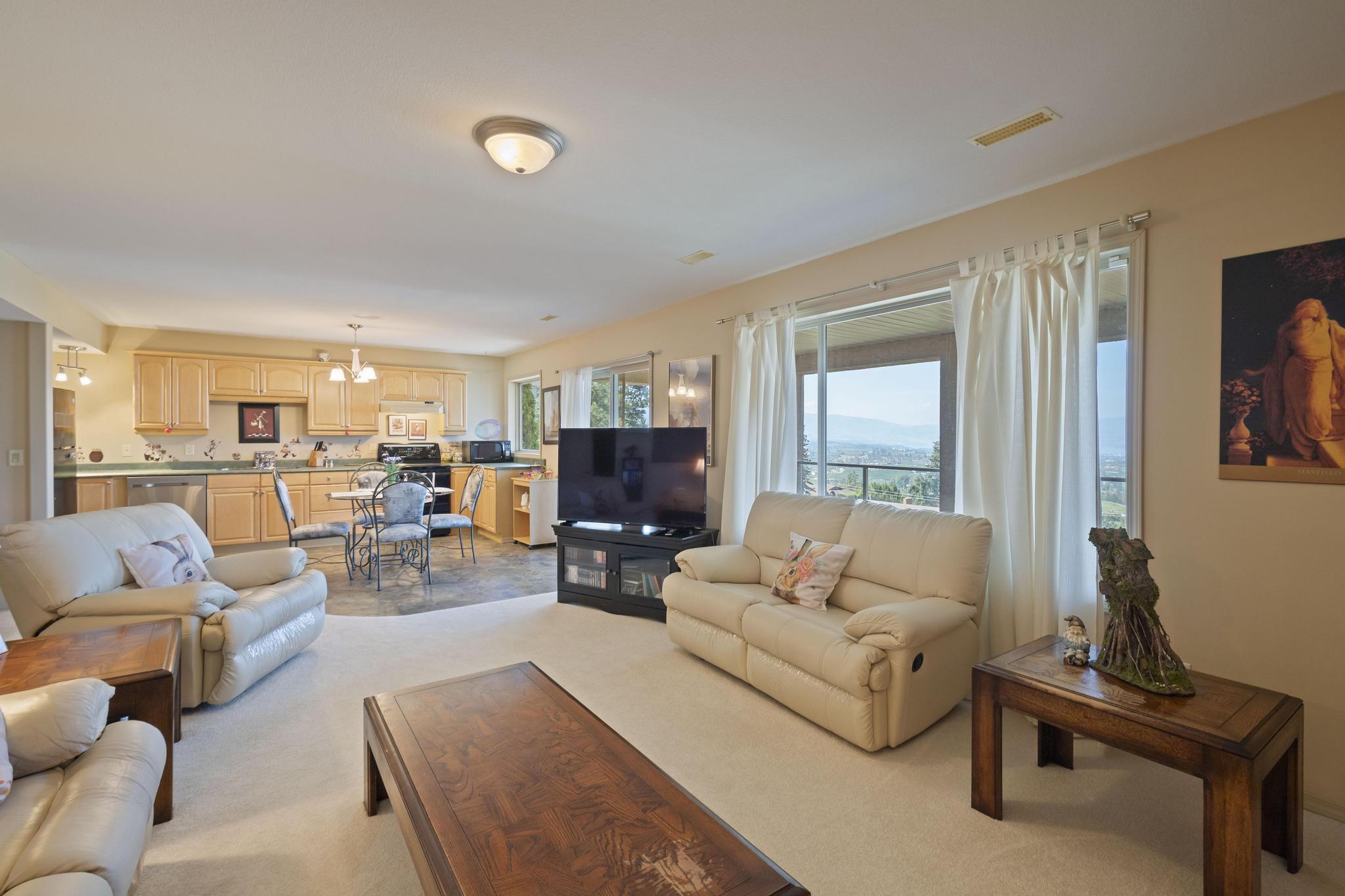 1000 Lone Pine Drive Kelowna V1P 1M7