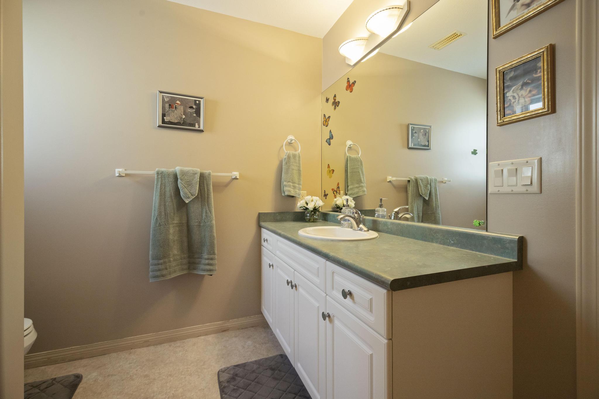 1000 Lone Pine Drive Kelowna V1P 1M7