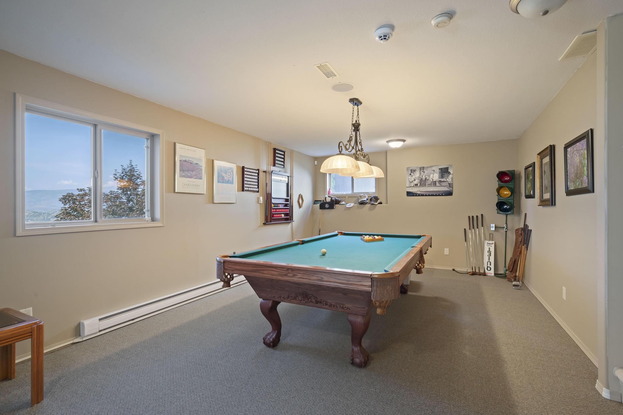 1000 Lone Pine Drive Kelowna V1P 1M7