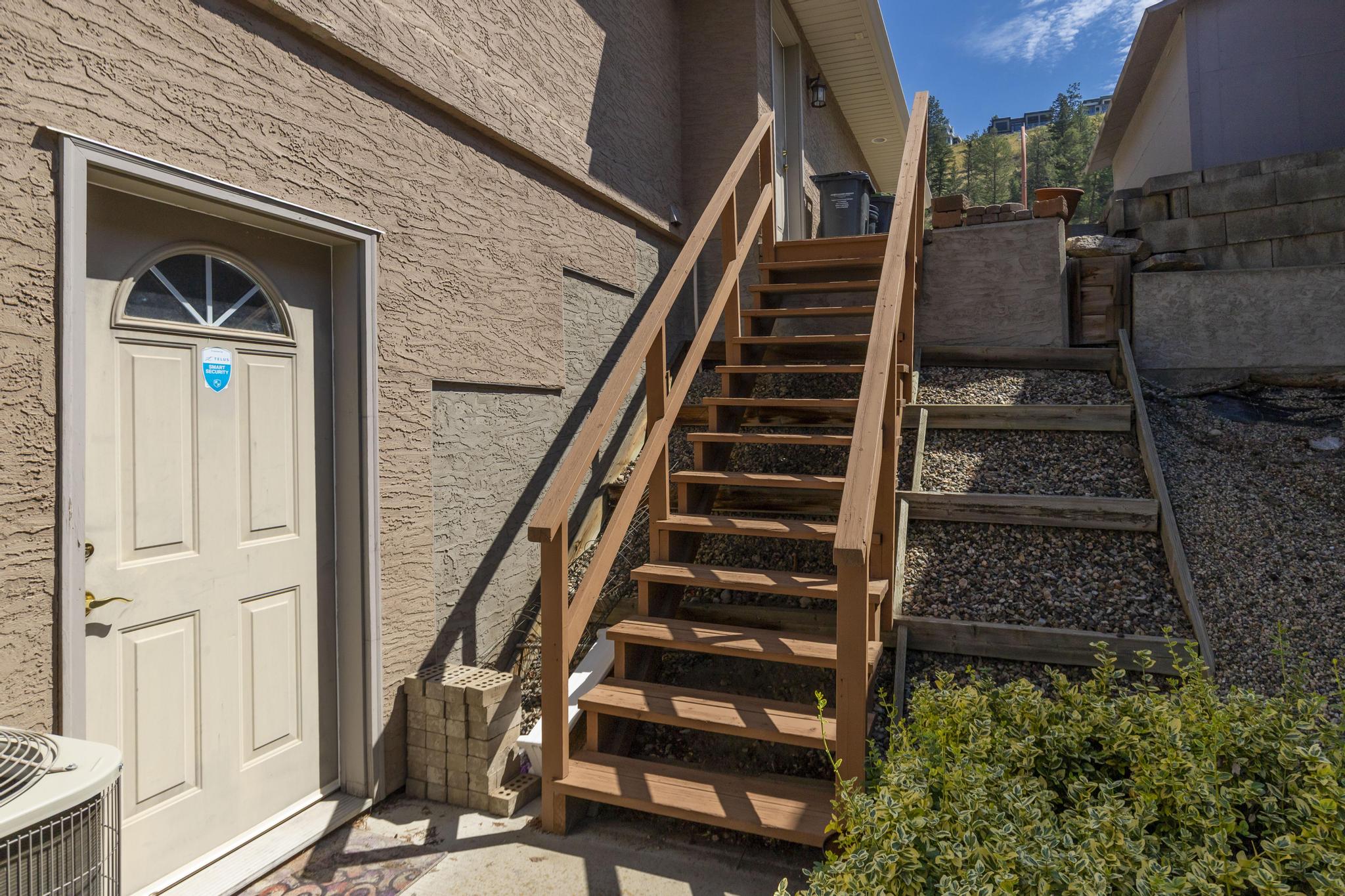 1000 Lone Pine Drive Kelowna V1P 1M7