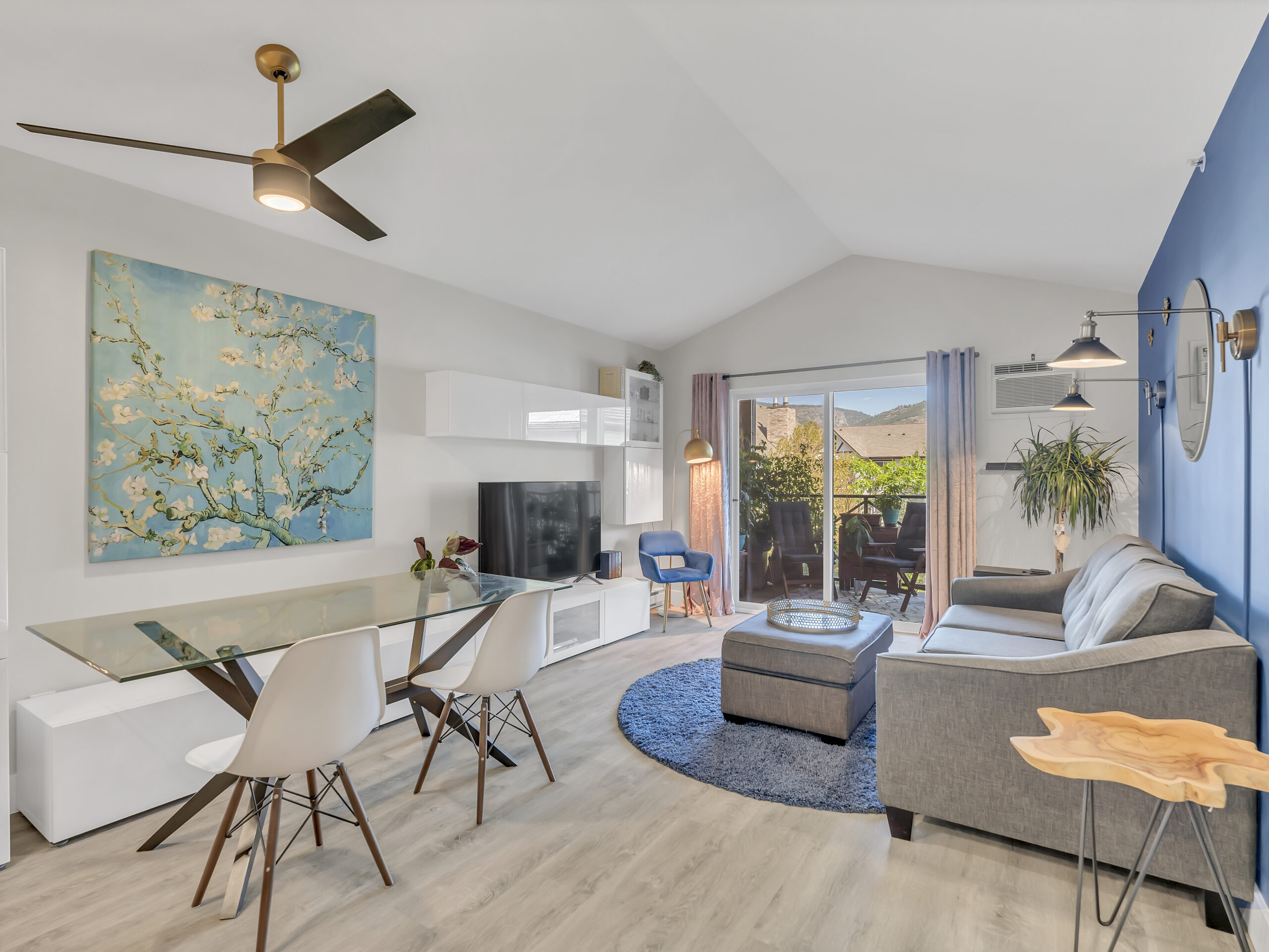 256 Hastings Avenue 401 Penticton V2A 2V6