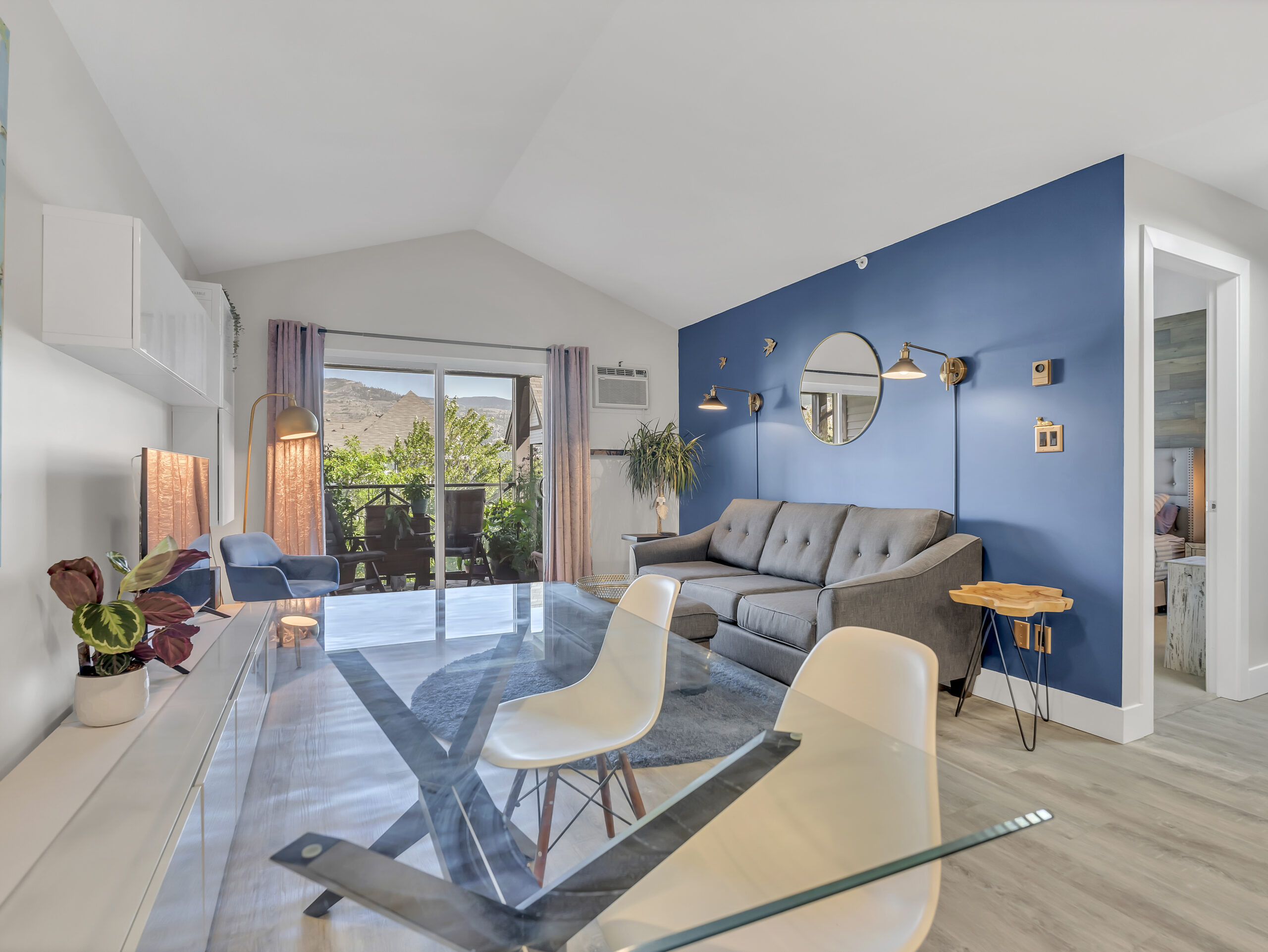 256 Hastings Avenue 401 Penticton V2A 2V6