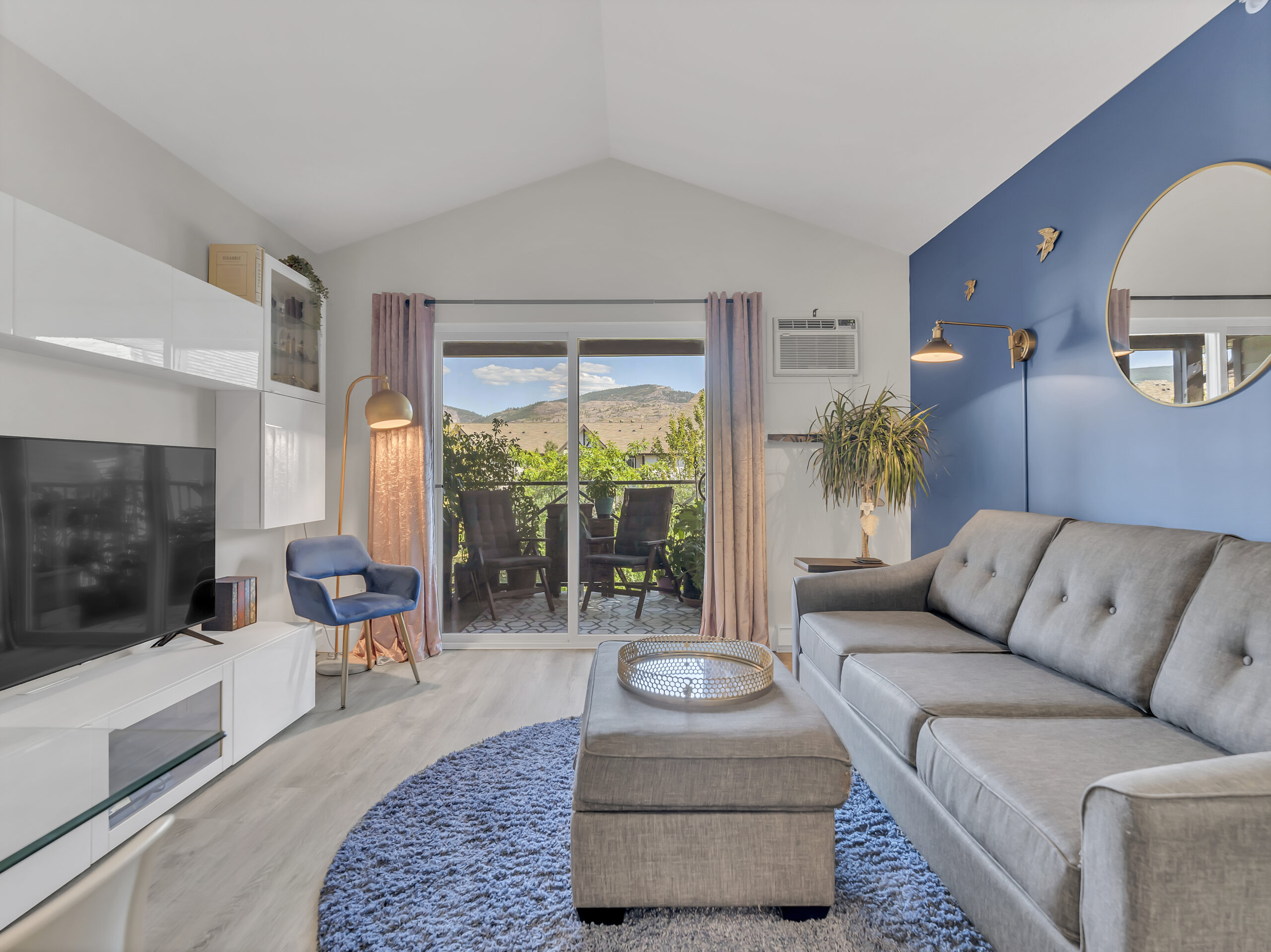256 Hastings Avenue 401 Penticton V2A 2V6