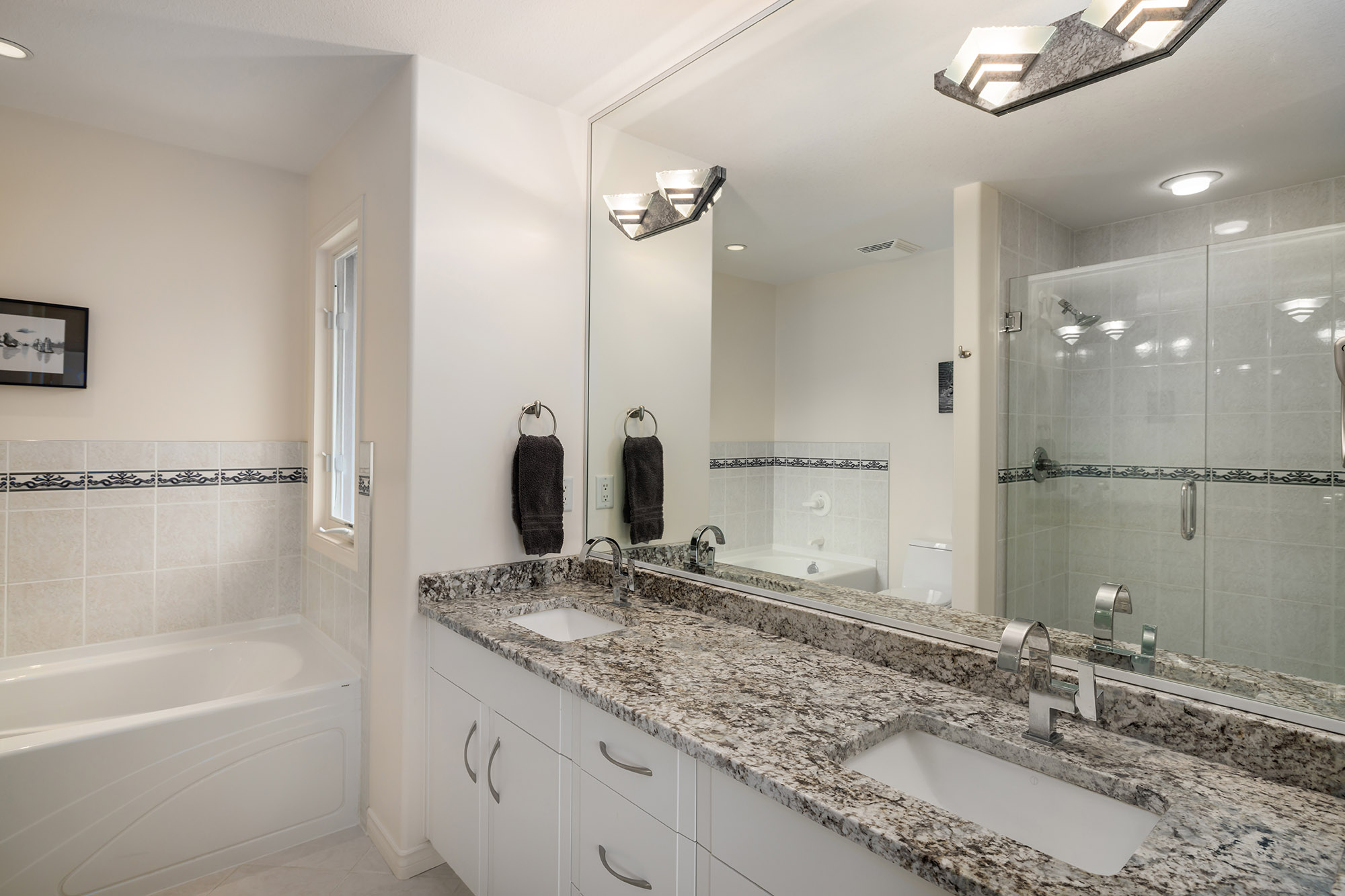 3659 Gala View Drive West Kelowna V4T 2M3