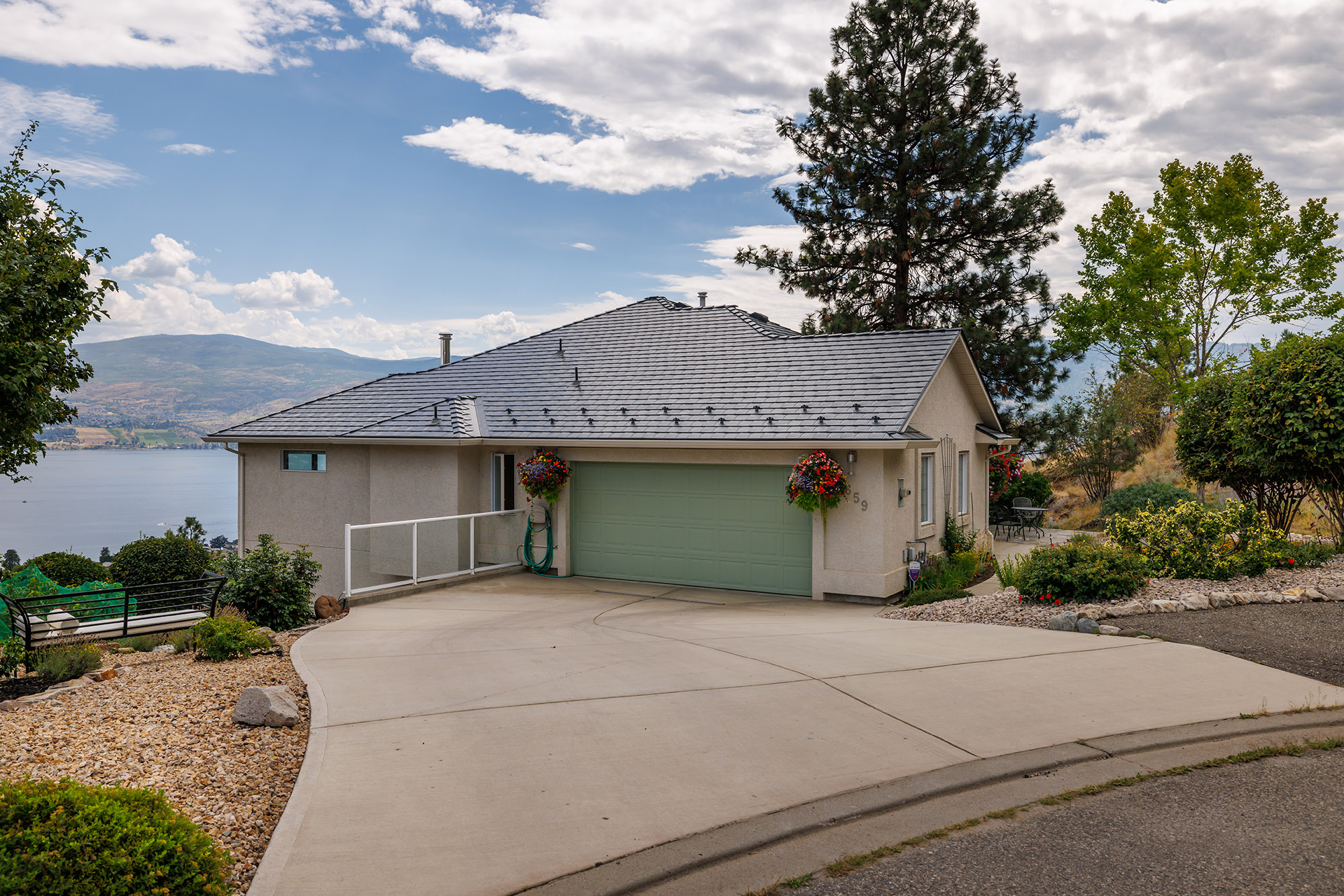 3659 Gala View Drive West Kelowna V4T 2M3