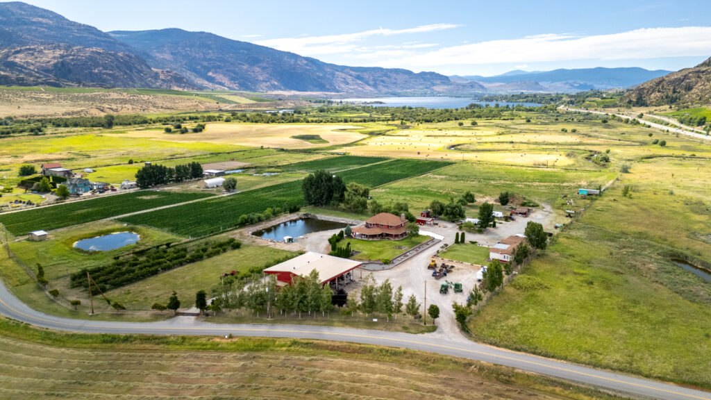 8705 Road 22 Oliver V0H 1T1