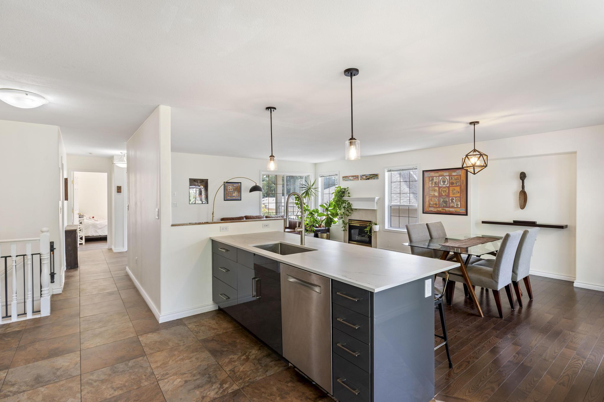 2098 Sunview Drive West Kelowna V1Z 3P9