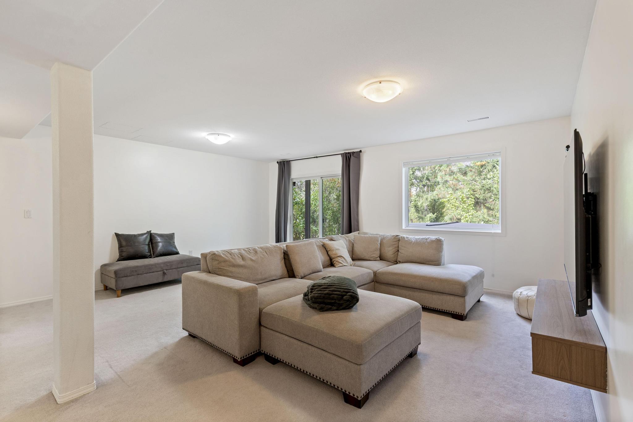 2098 Sunview Drive West Kelowna V1Z 3P9