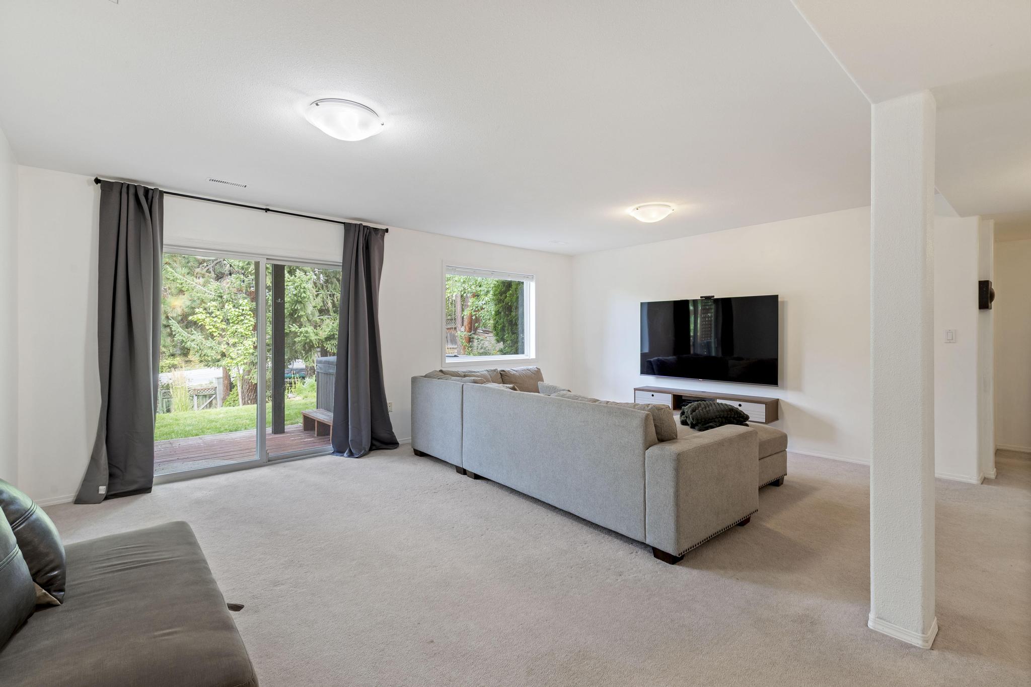 2098 Sunview Drive West Kelowna V1Z 3P9