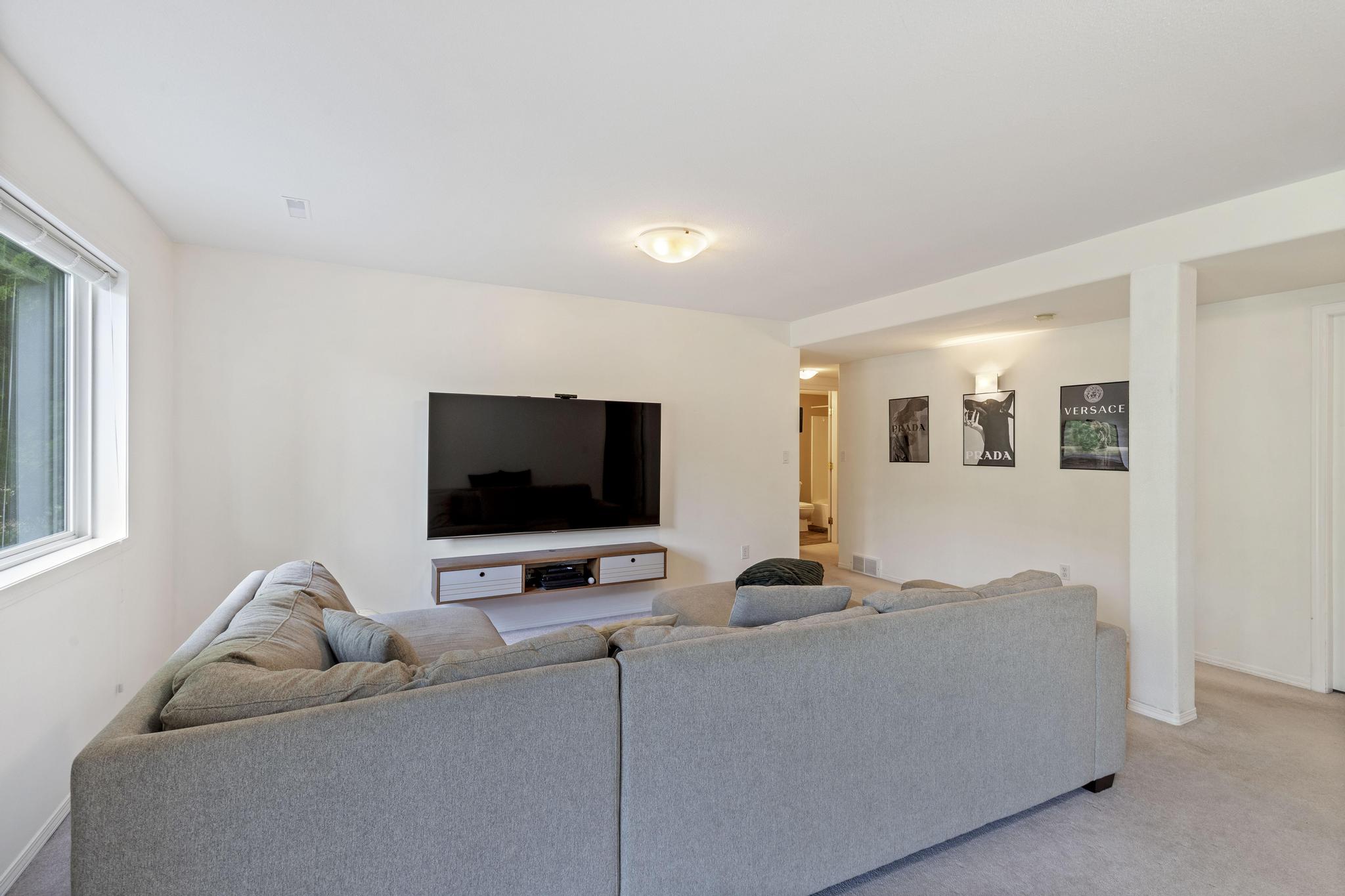 2098 Sunview Drive West Kelowna V1Z 3P9