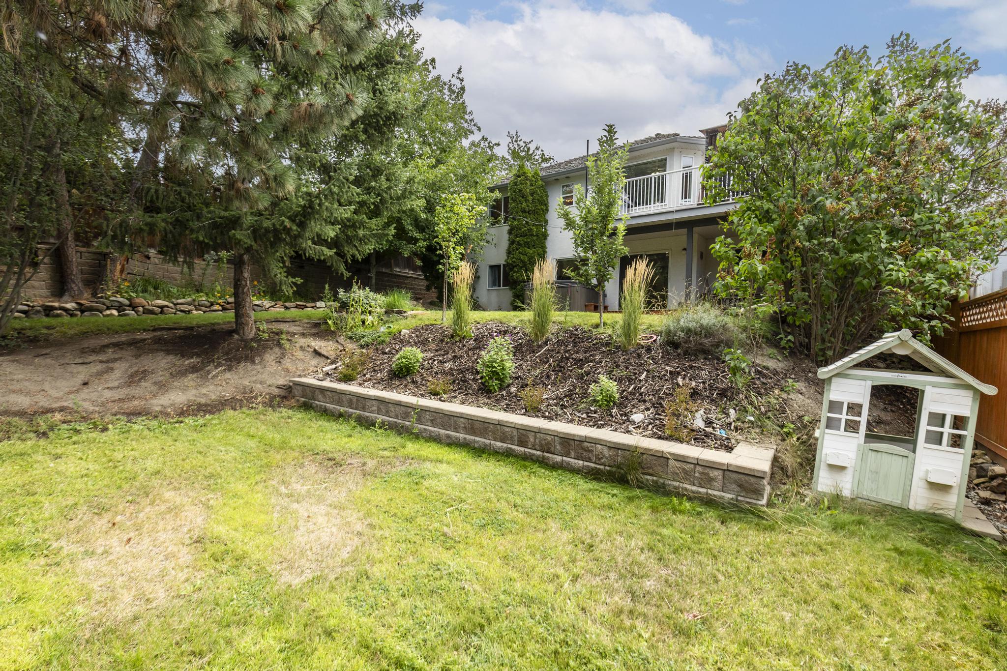 2098 Sunview Drive West Kelowna V1Z 3P9