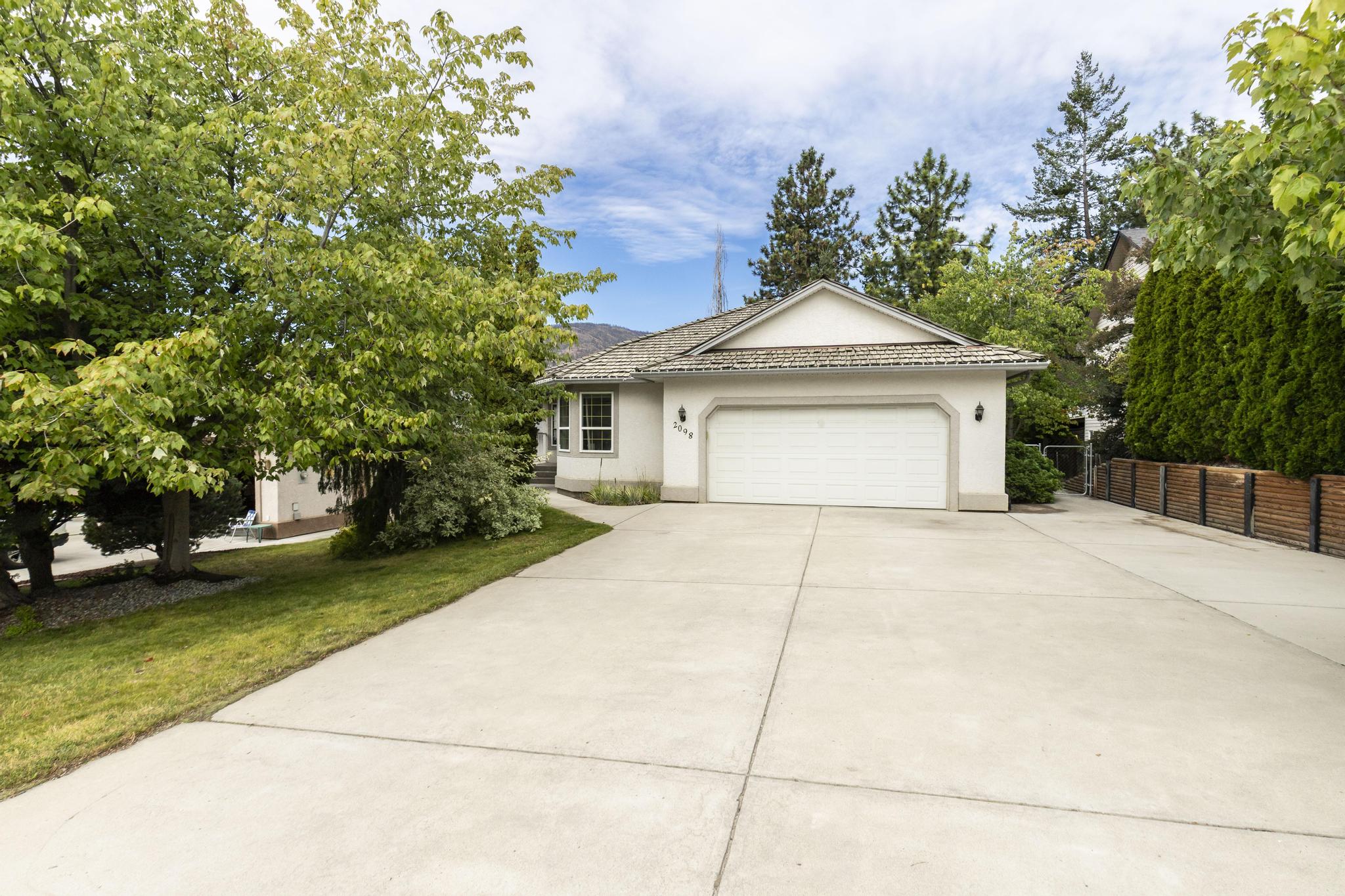 2098 Sunview Drive West Kelowna V1Z 3P9