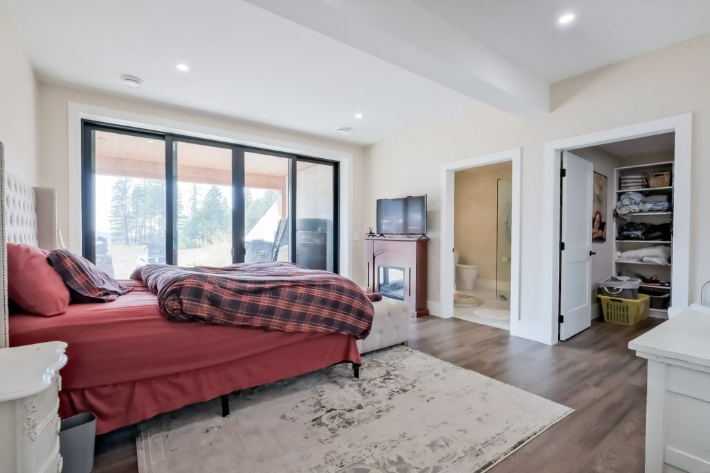 7389 Falcon Ridge Crescent Kelowna V1P 1J2