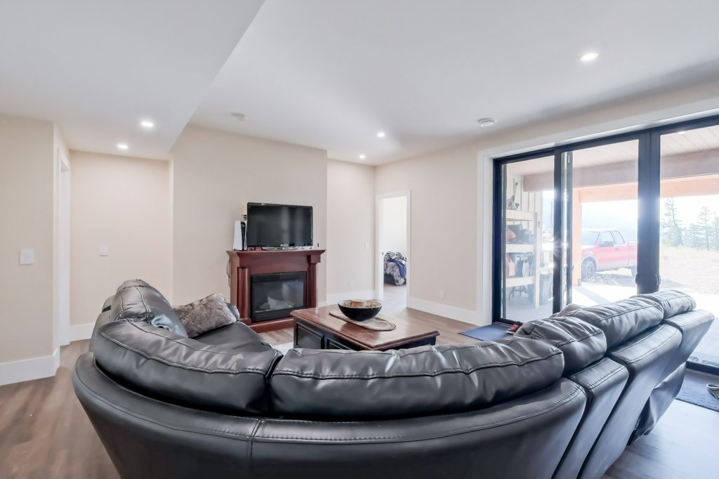 7389 Falcon Ridge Crescent Kelowna V1P 1J2