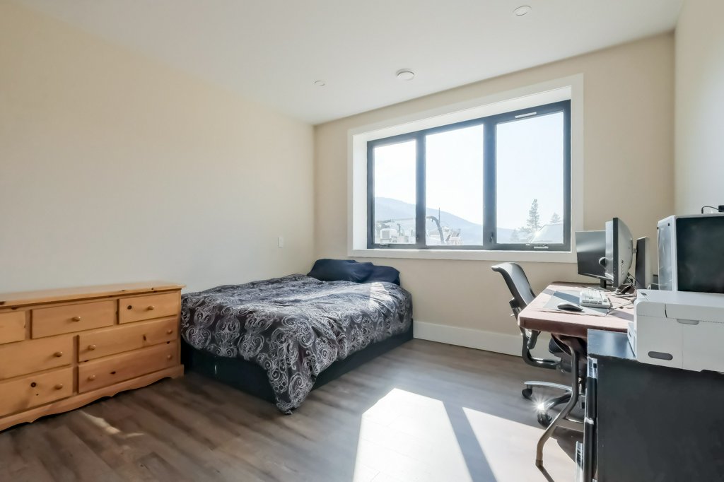 7389 Falcon Ridge Crescent Kelowna V1P 1J2