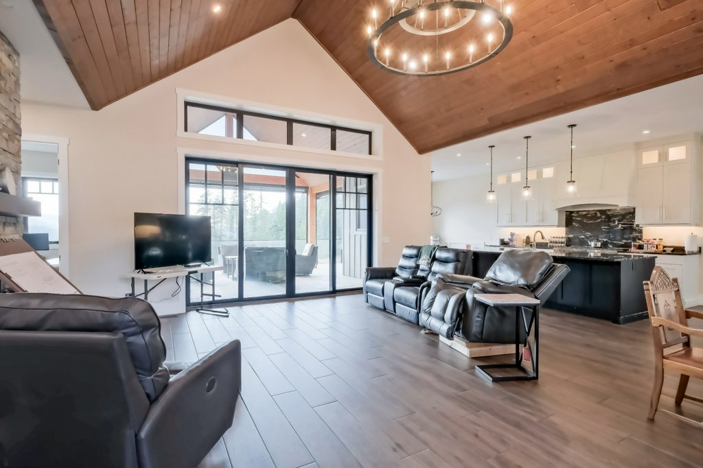 7389 Falcon Ridge Crescent Kelowna V1P 1J2