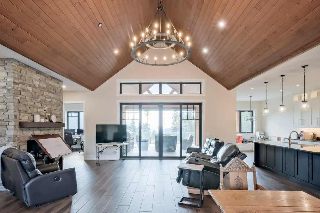 7389 Falcon Ridge Crescent Kelowna V1P 1J2