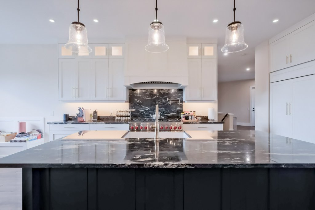 7389 Falcon Ridge Crescent Kelowna V1P 1J2
