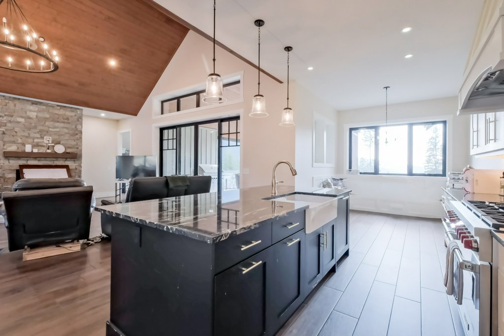 7389 Falcon Ridge Crescent Kelowna V1P 1J2