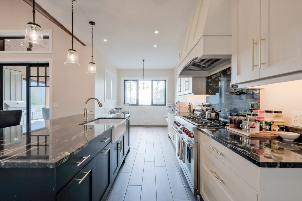7389 Falcon Ridge Crescent Kelowna V1P 1J2