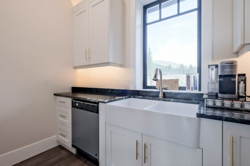 7389 Falcon Ridge Crescent Kelowna V1P 1J2
