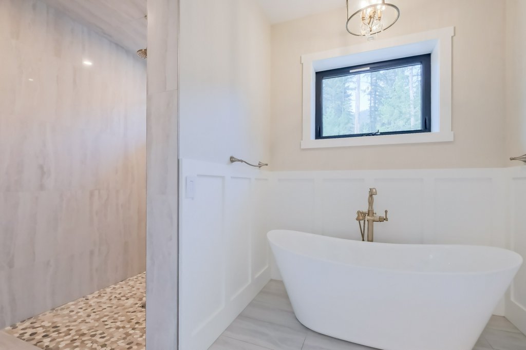 7389 Falcon Ridge Crescent Kelowna V1P 1J2