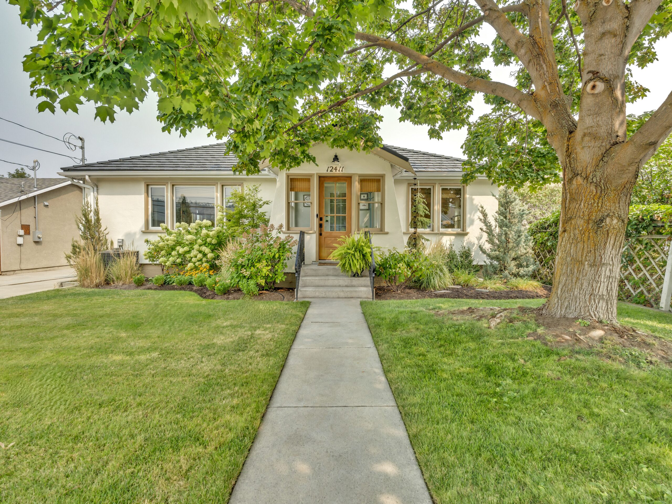12411 Victoria Road S Summerland V0H 1Z2