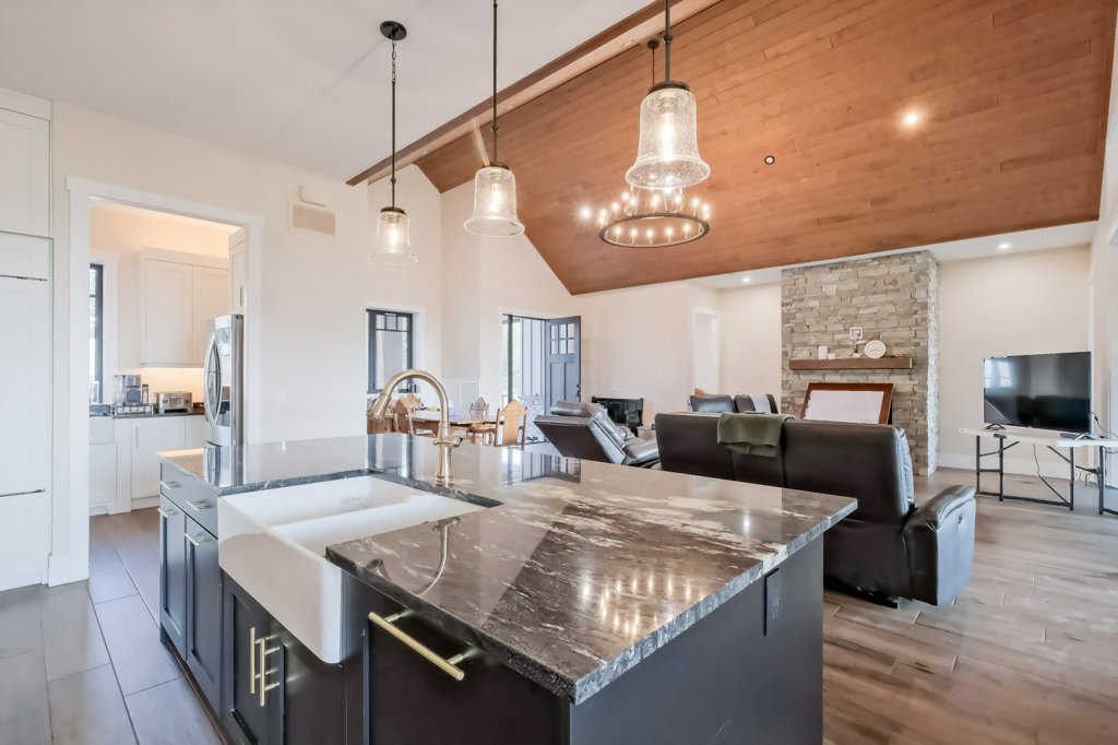 7389 Falcon Ridge Crescent Kelowna V1P 1J2