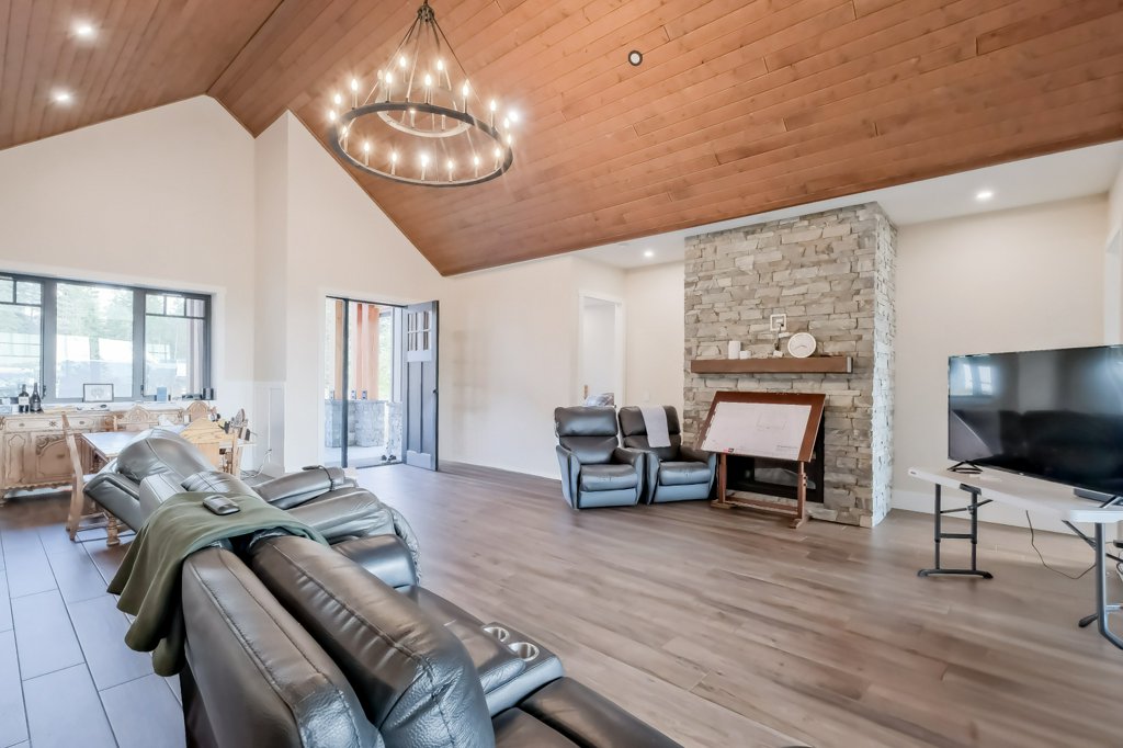 7389 Falcon Ridge Crescent Kelowna V1P 1J2