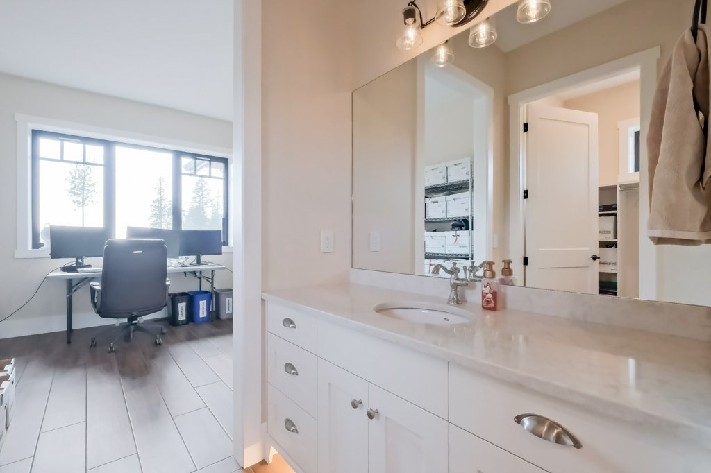 7389 Falcon Ridge Crescent Kelowna V1P 1J2