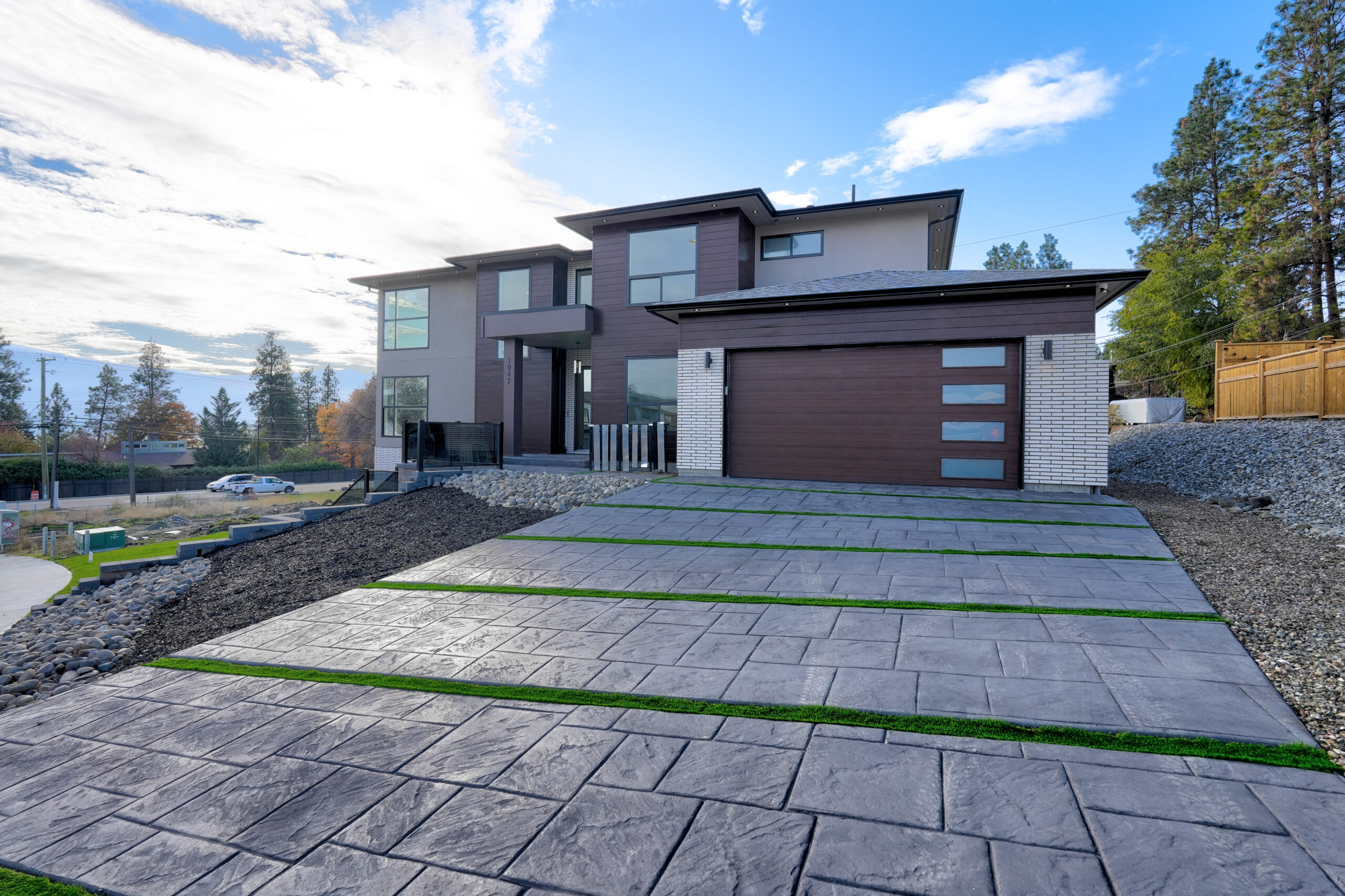 1047 Oak Barrel Place West Kelowna V1Z 2G9