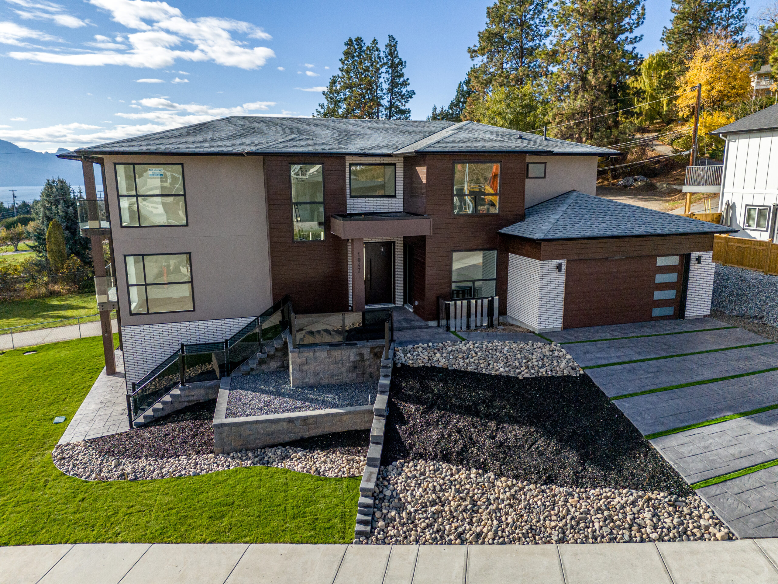 1047 Oak Barrel Place West Kelowna V1Z 2G9