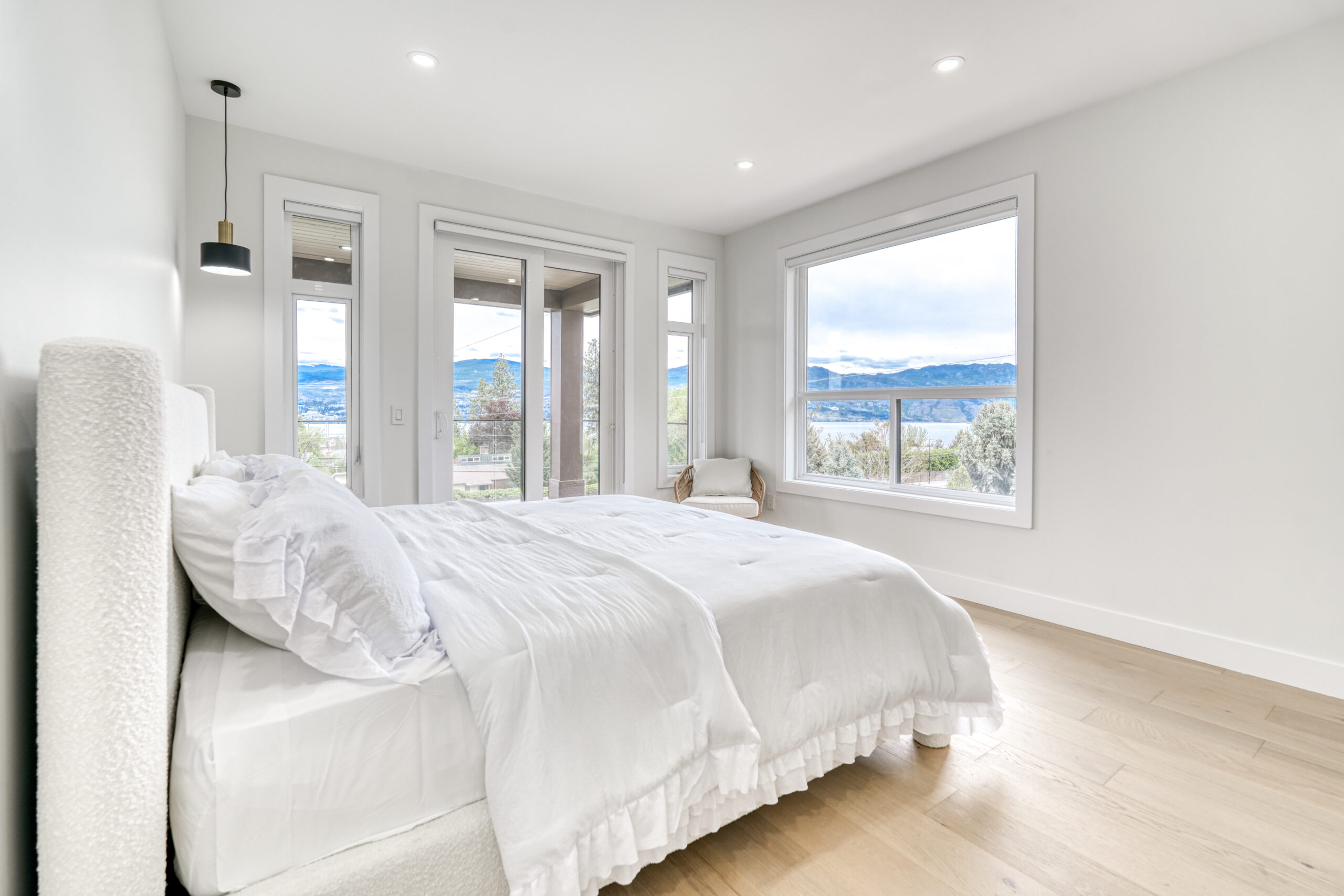 1047 Oak Barrel Place West Kelowna V1Z 2G9