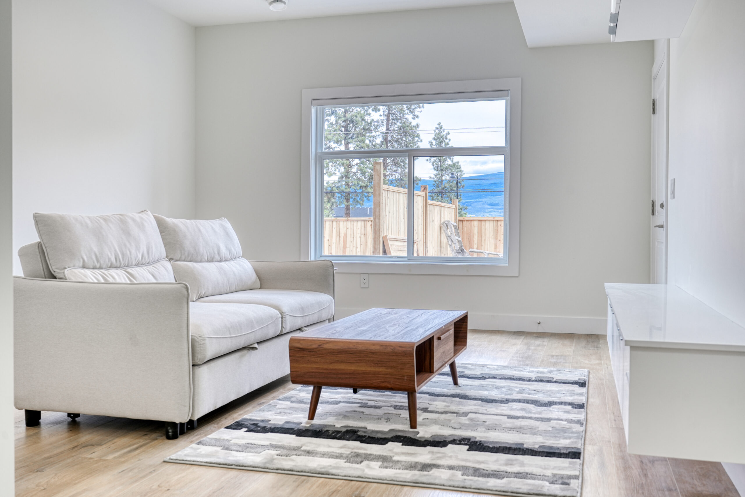 1047 Oak Barrel Place West Kelowna V1Z 2G9