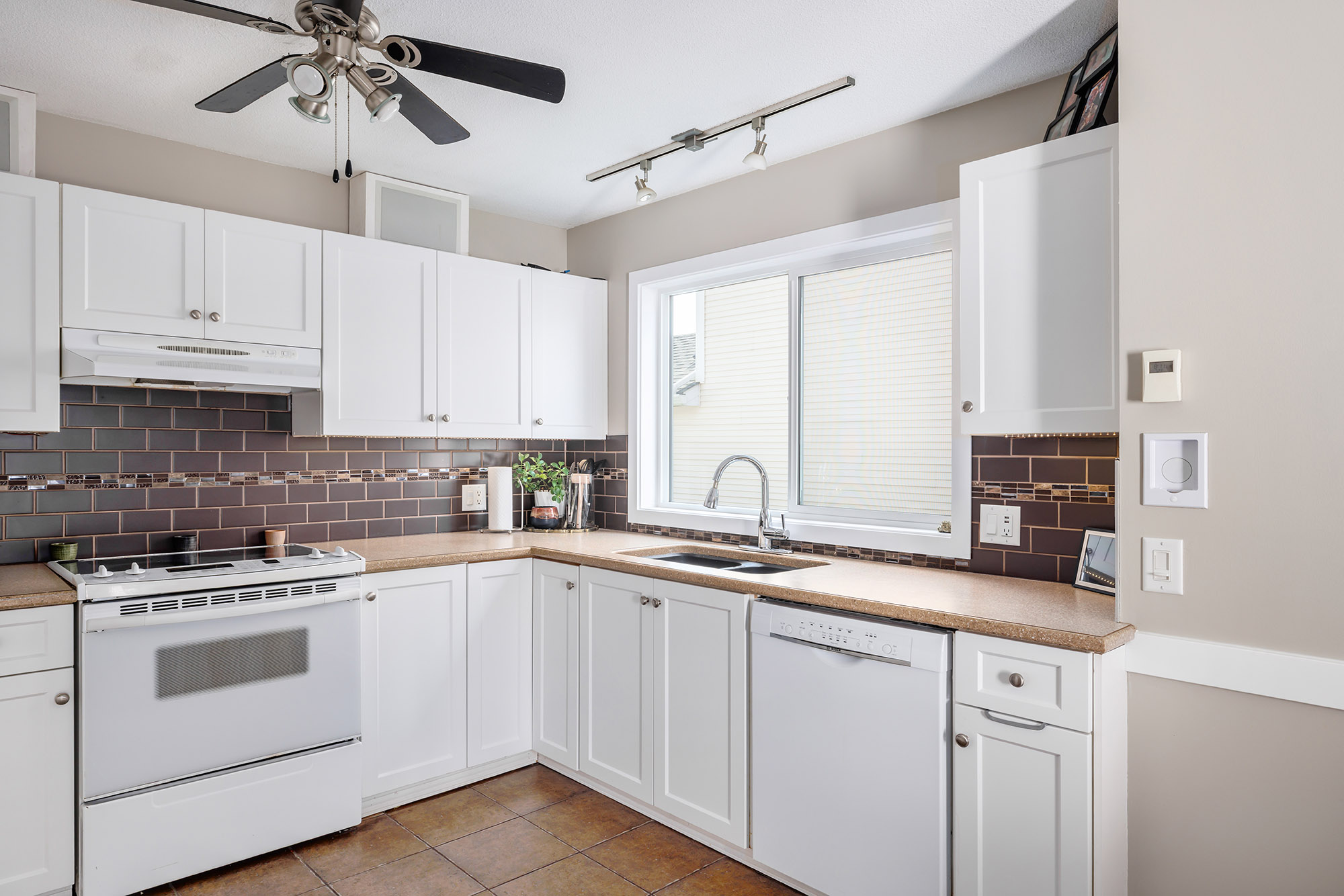 160 Celano Crescent 118 Kelowna V1V 1X9