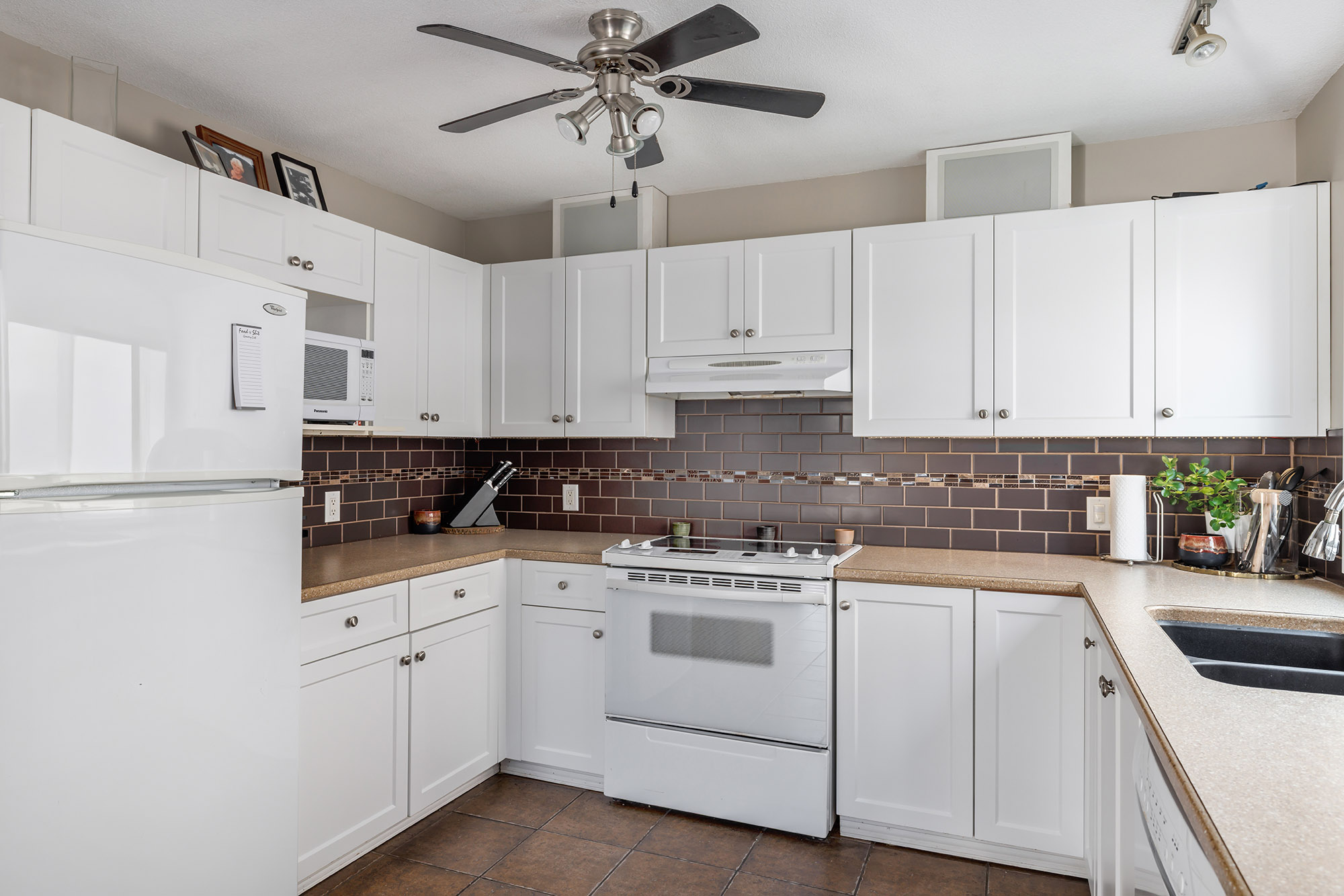 160 Celano Crescent 118 Kelowna V1V 1X9