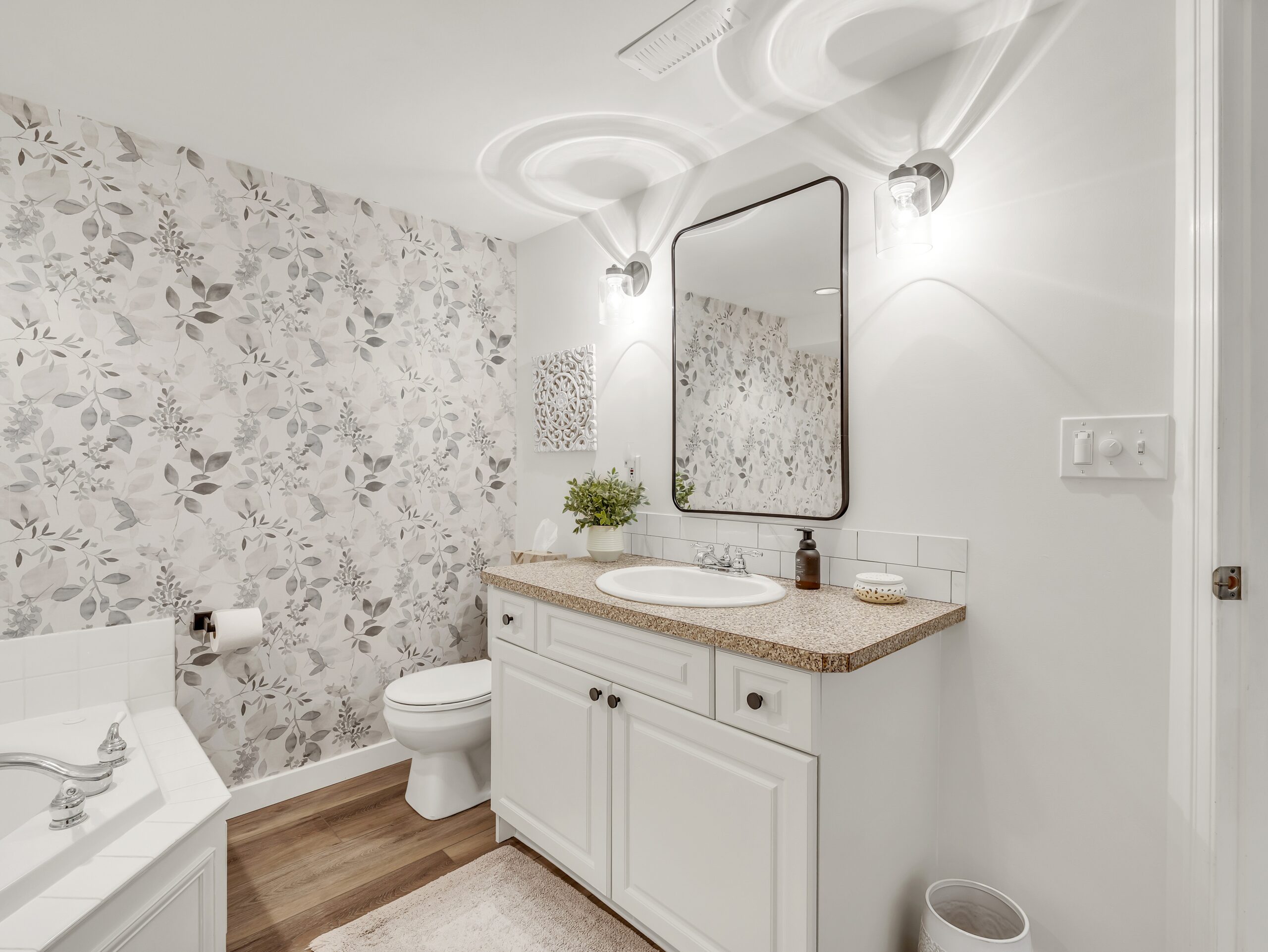 12411 Victoria Road S Summerland V0H 1Z2