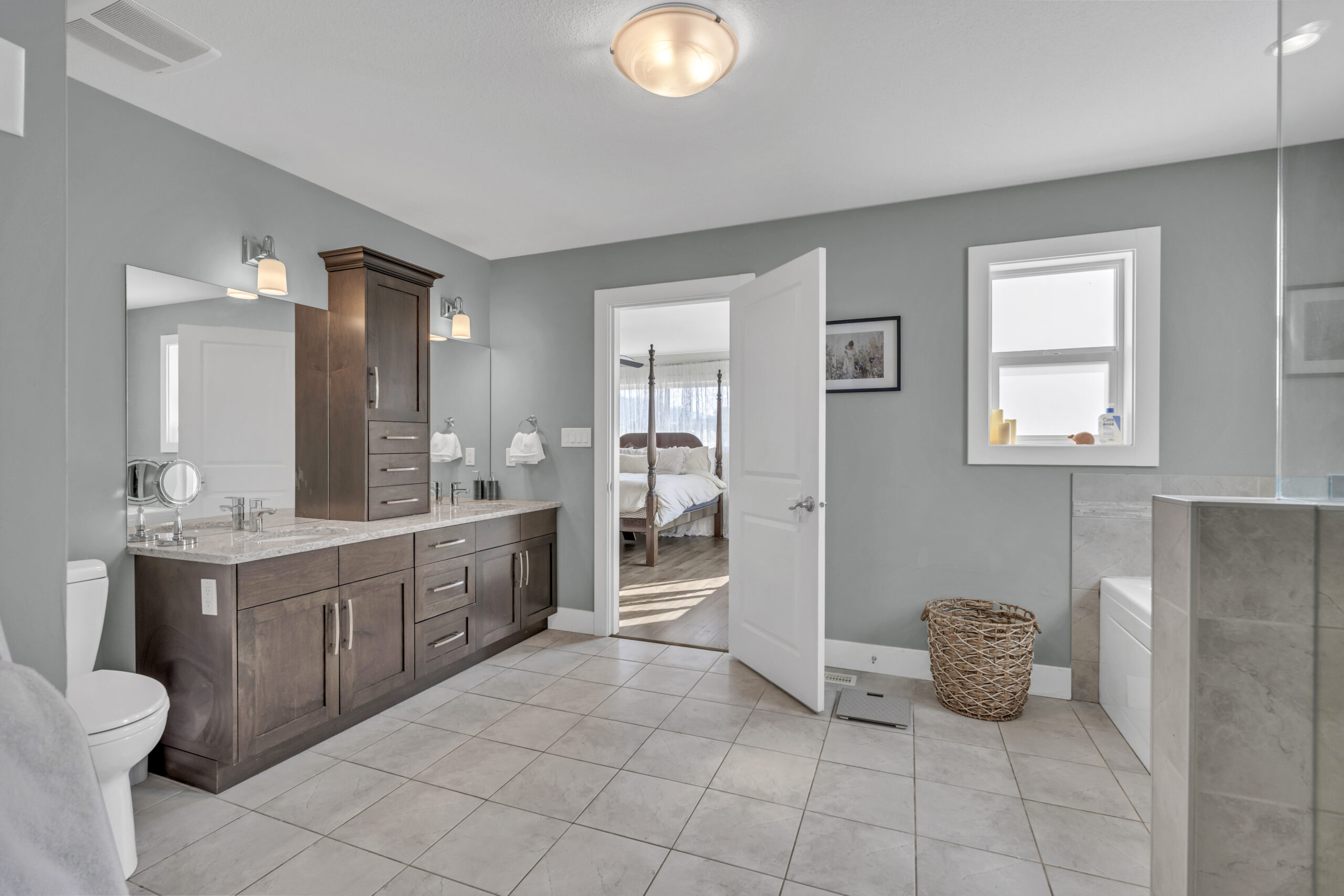 130 Walton Crescent Summerland V0H 1Z8