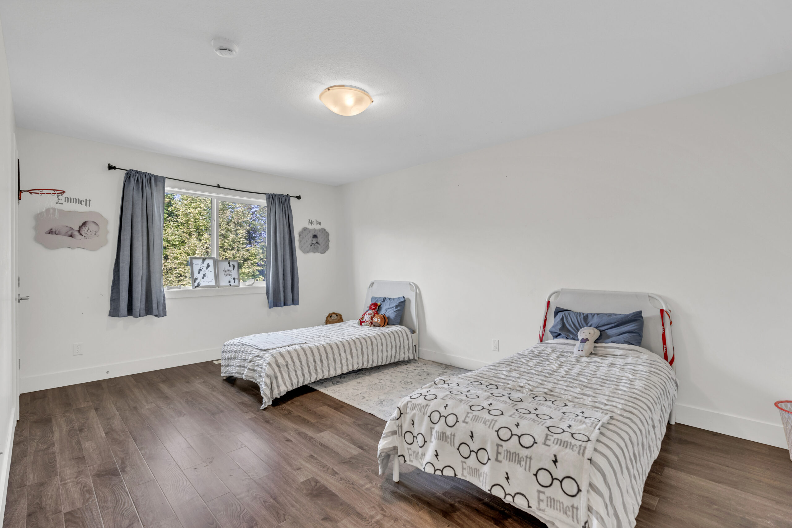 130 Walton Crescent Summerland V0H 1Z8
