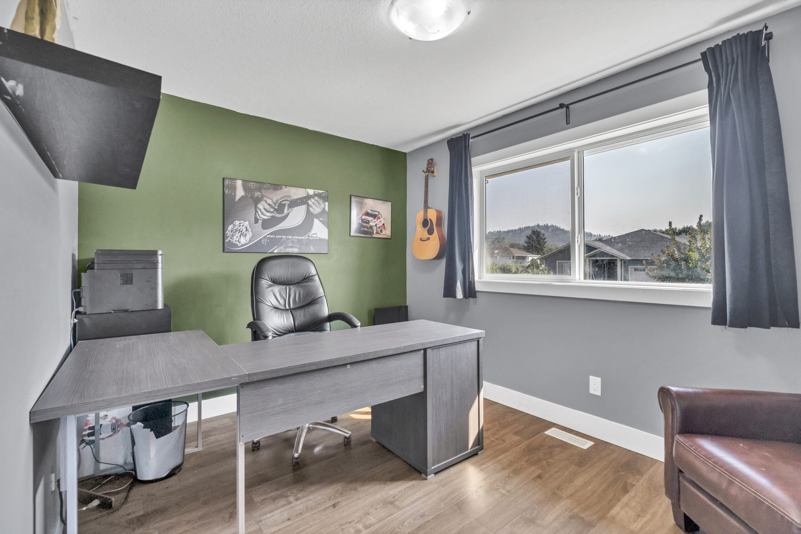130 Walton Crescent Summerland V0H 1Z8
