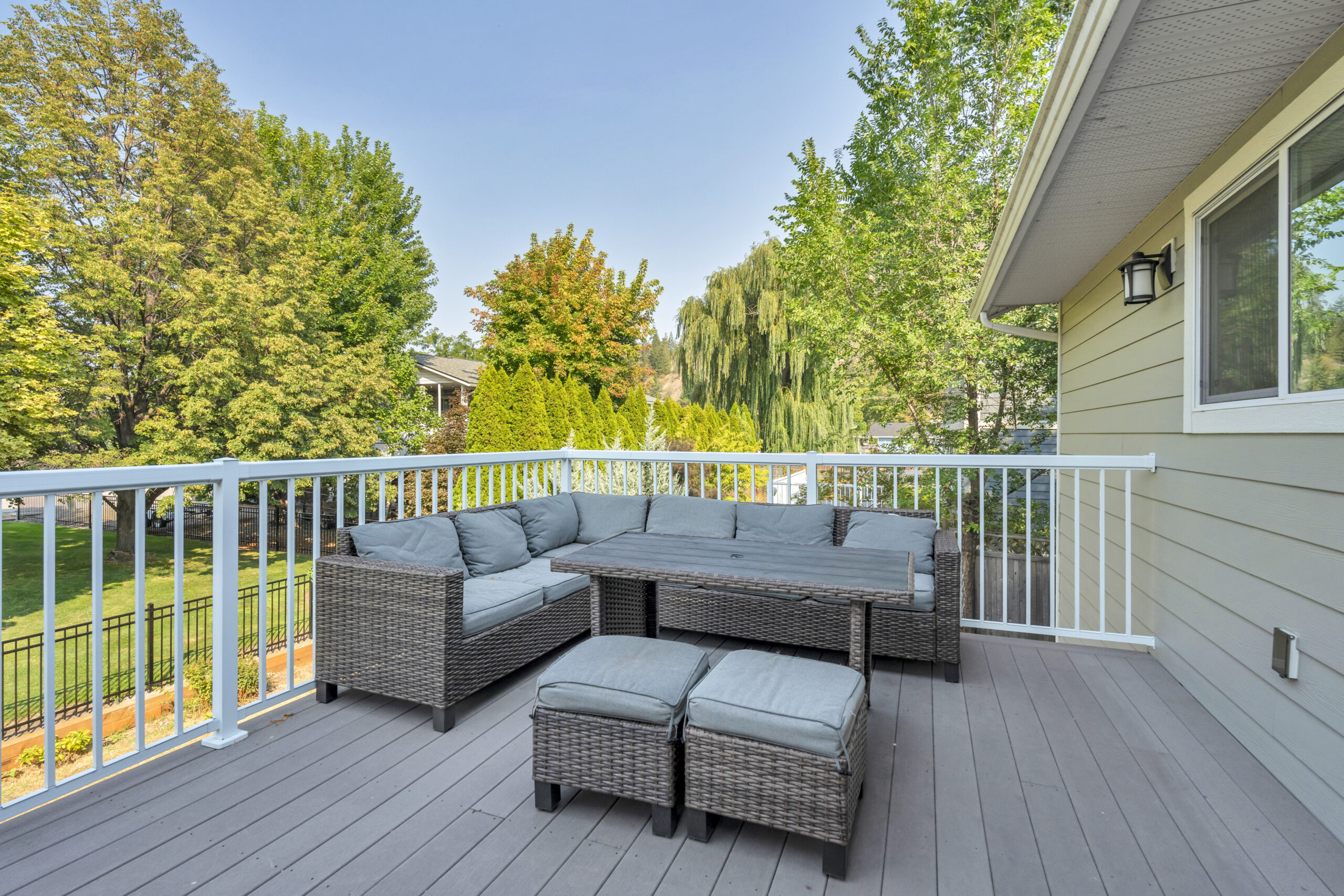 130 Walton Crescent Summerland V0H 1Z8