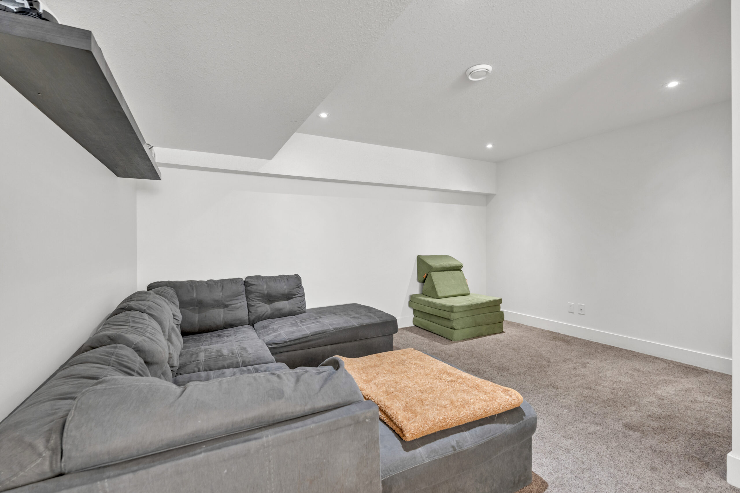 130 Walton Crescent Summerland V0H 1Z8
