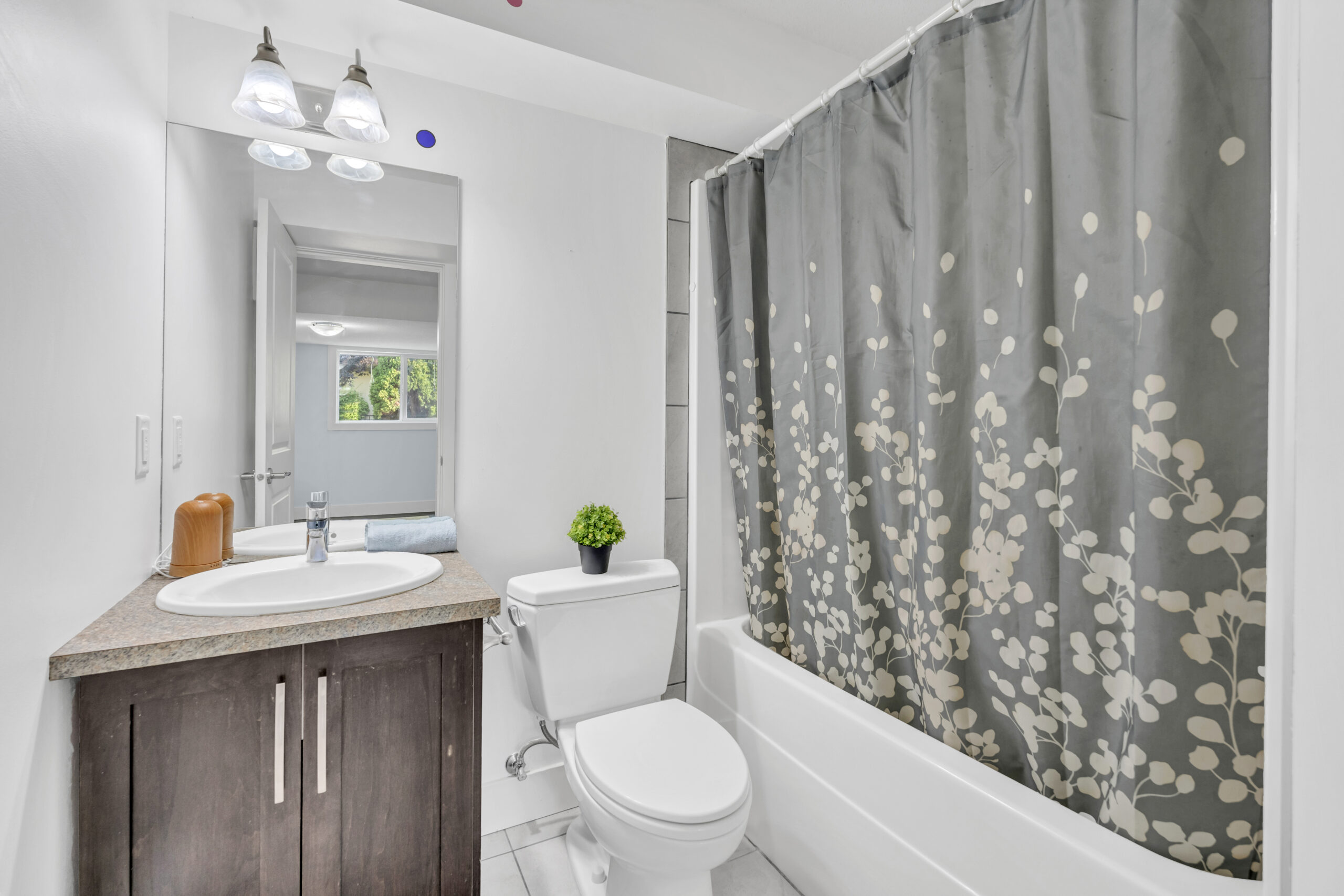 130 Walton Crescent Summerland V0H 1Z8