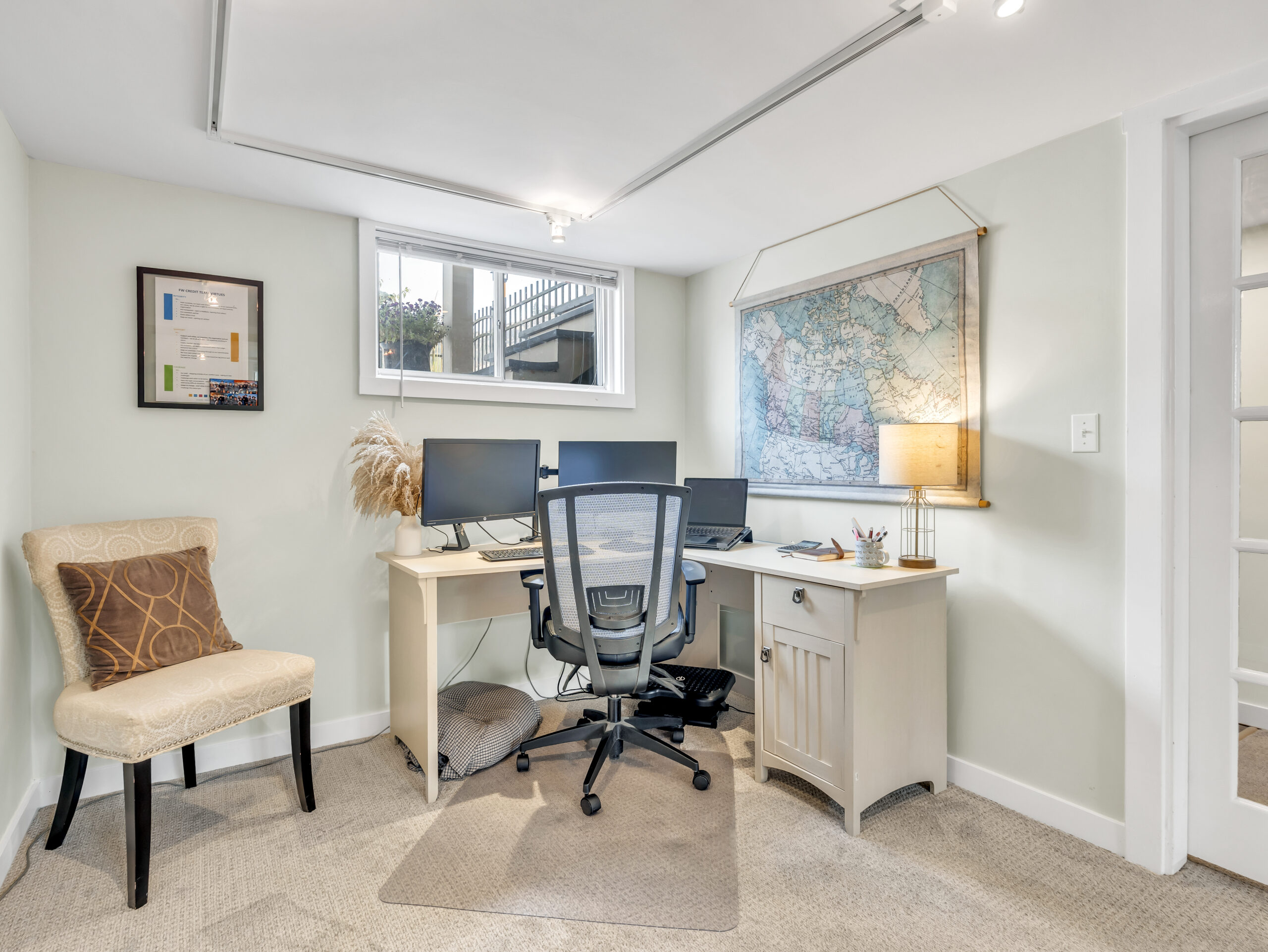 12411 Victoria Road S Summerland V0H 1Z2