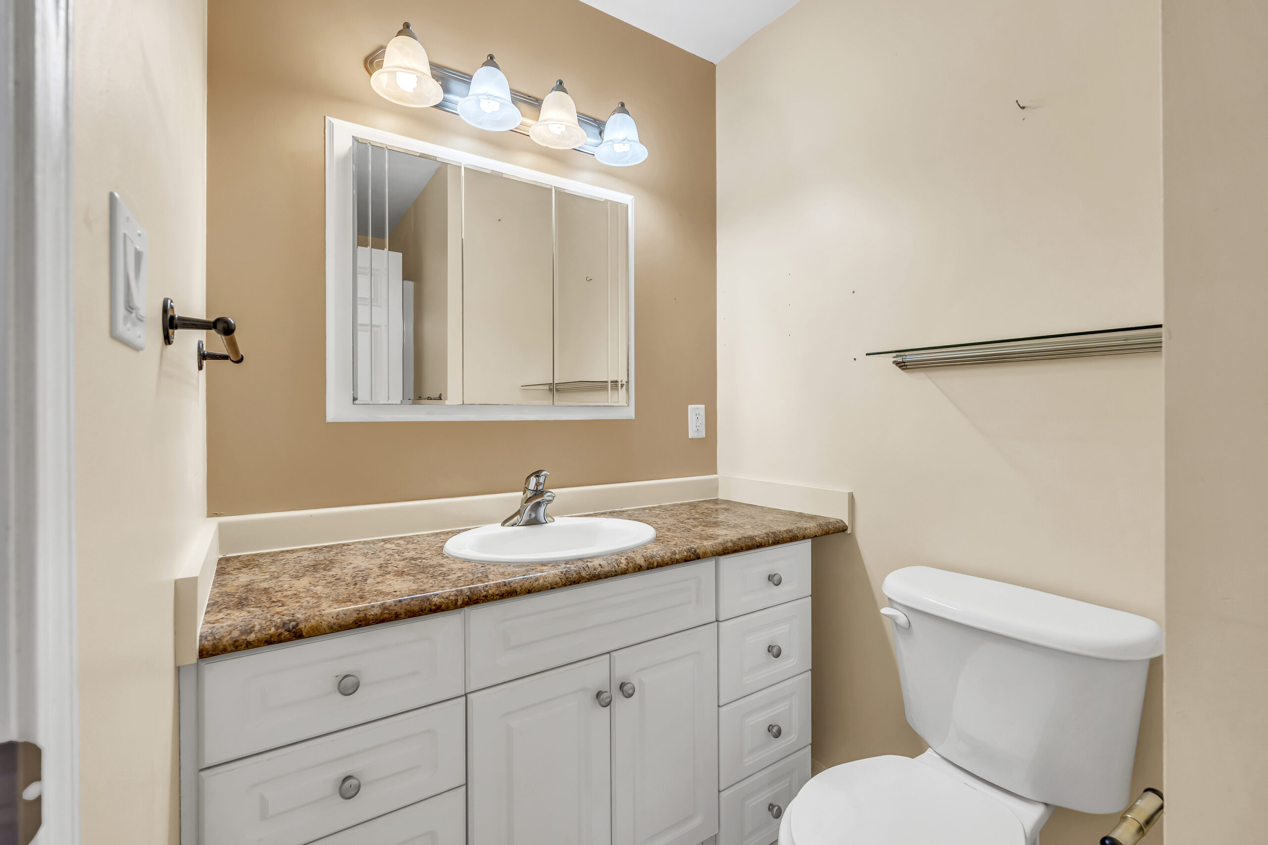 102 Regina Avenue 103 Penticton V2A 2K8