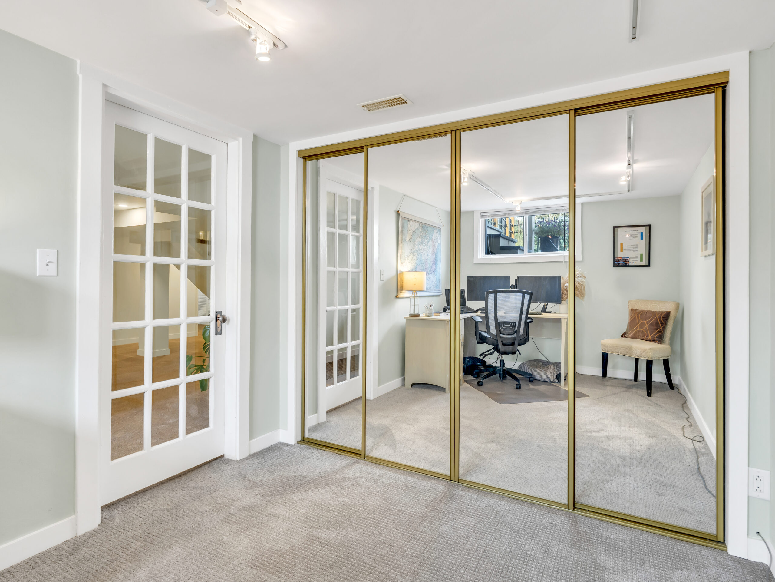 12411 Victoria Road S Summerland V0H 1Z2