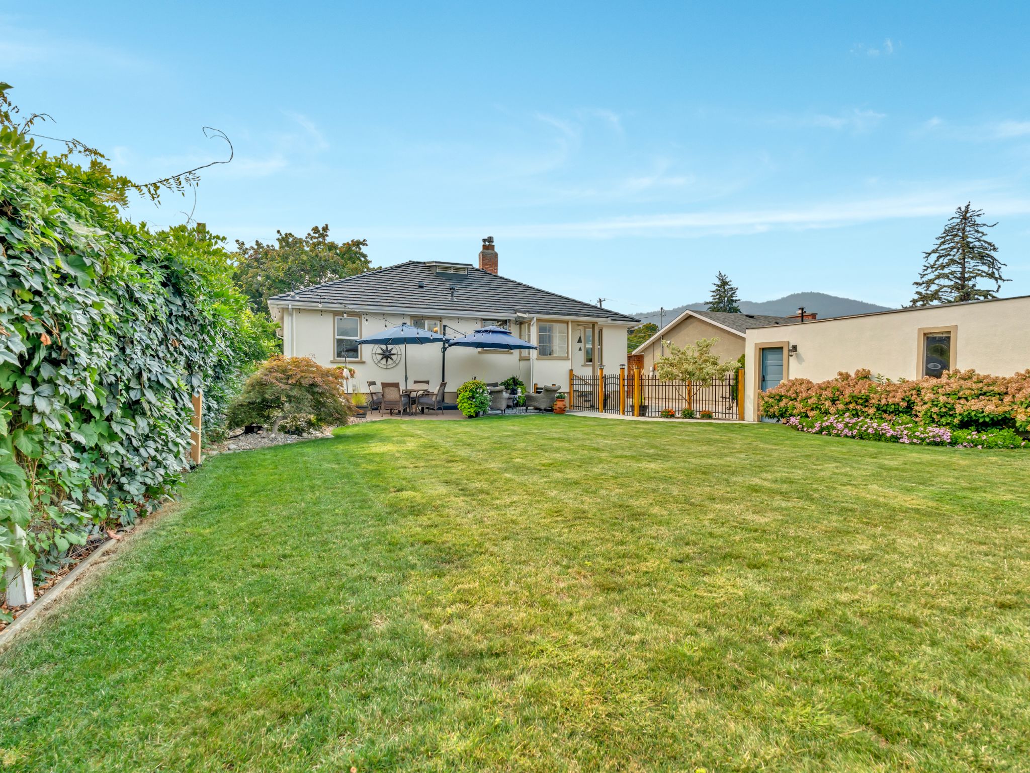 12411 Victoria Road S Summerland V0H 1Z2