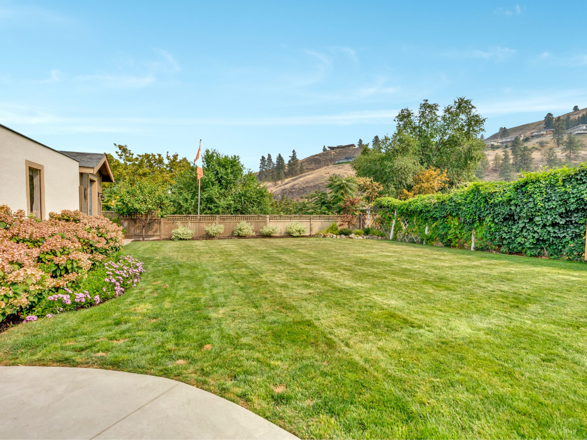 12411 Victoria Road S Summerland V0H 1Z2